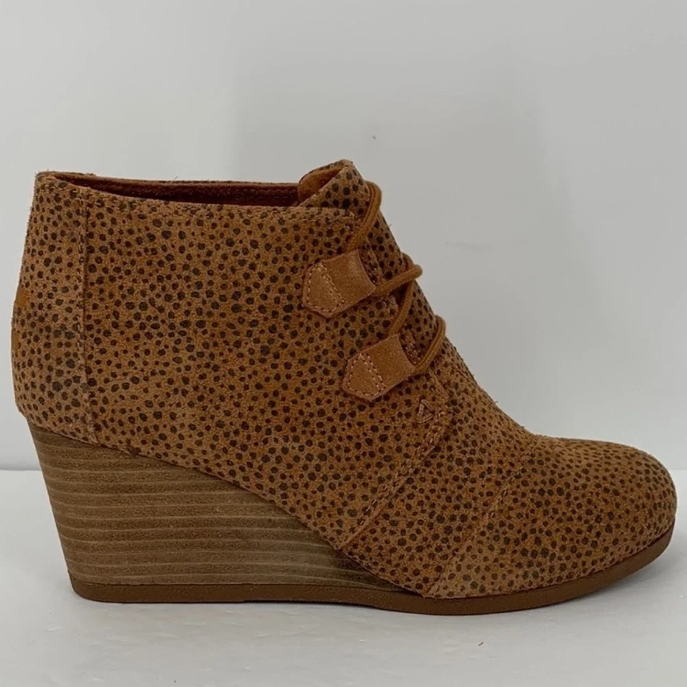 NWT Toms Kala Desert Lace Up Suede Wedge Booties Cheetah ‎ Winter Boots Comfort